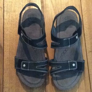 Khombu black sandal sz9